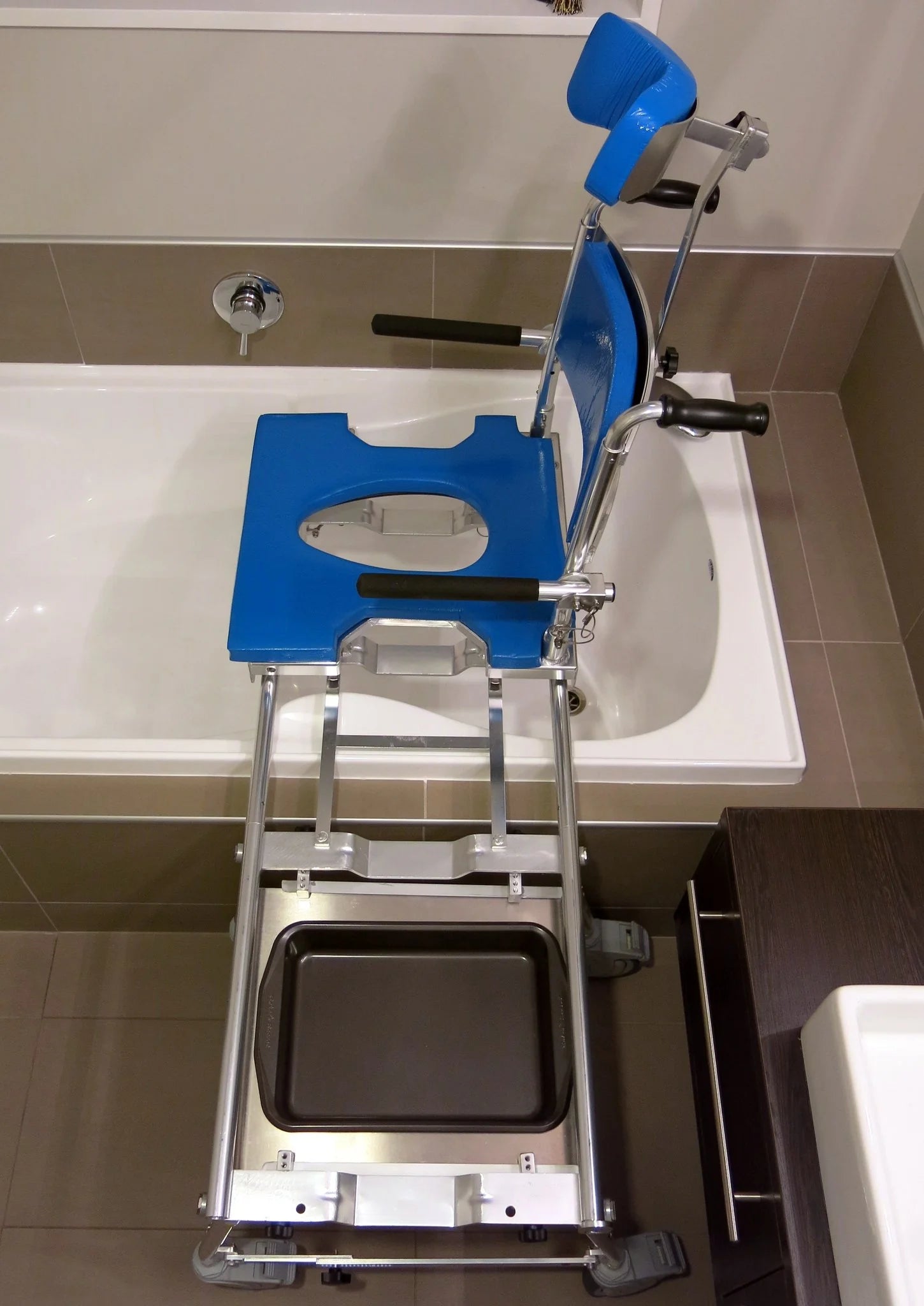 GO-ANYWHERE COMMODE, SHOWER 'N TUB CHAIR (CST)