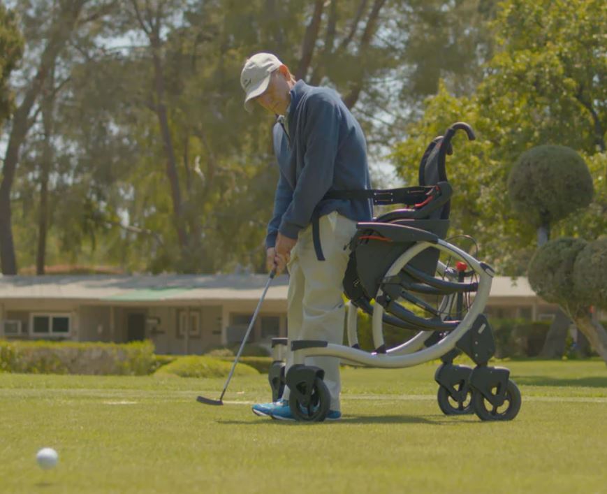 Zeen in use with a man standing playing golf